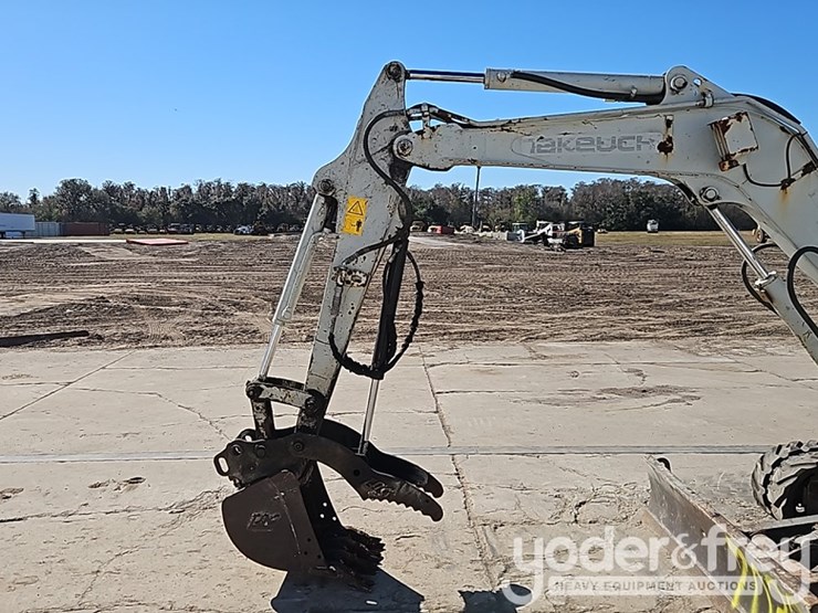 2019-takeuchi-tb235-image-18