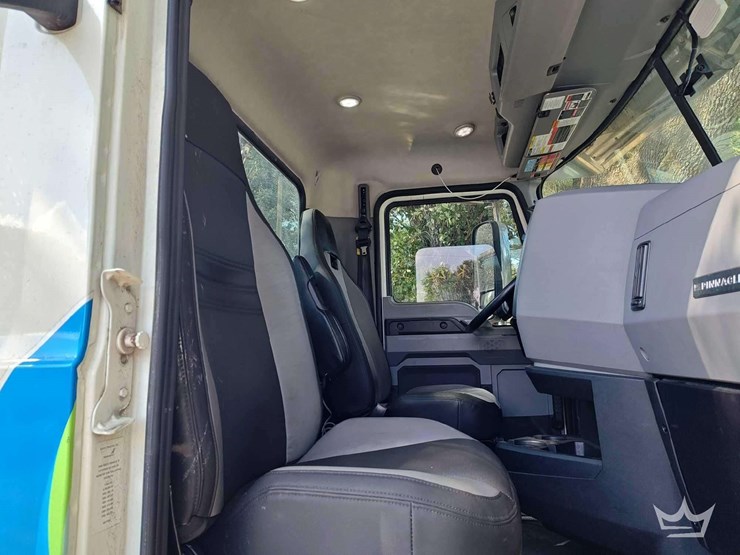 2022-mack-pinnacle-t/a-wet-kit-day-cab-truck-tractor-image-34