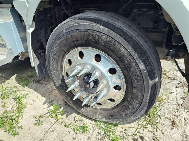 2023-peterbilt-567-t/a-wet-kit-day-cab-truck-tractor-image-41