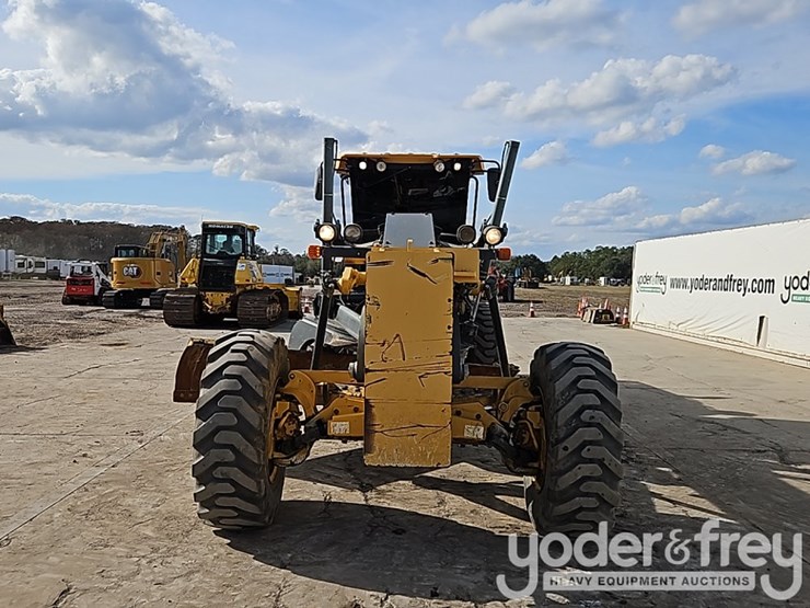 2017-deere-672g-image-11