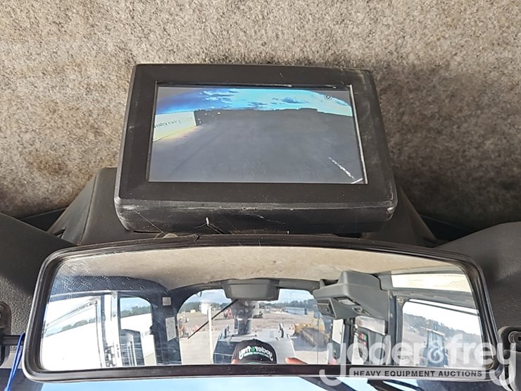 2017-deere-672g-image-37