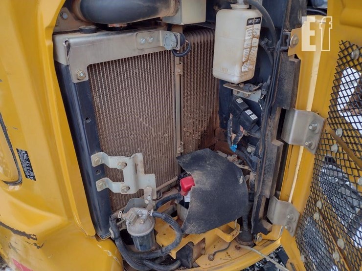 2016-deere-35g-image-43