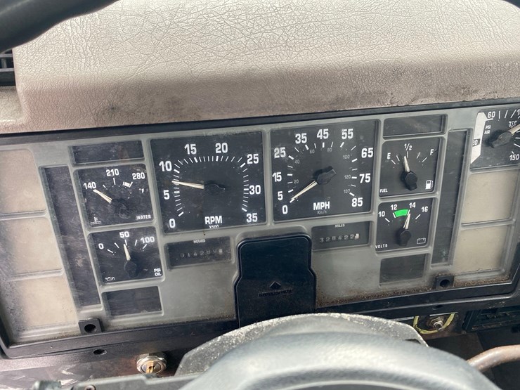 2001-case-ih-4900-image-36