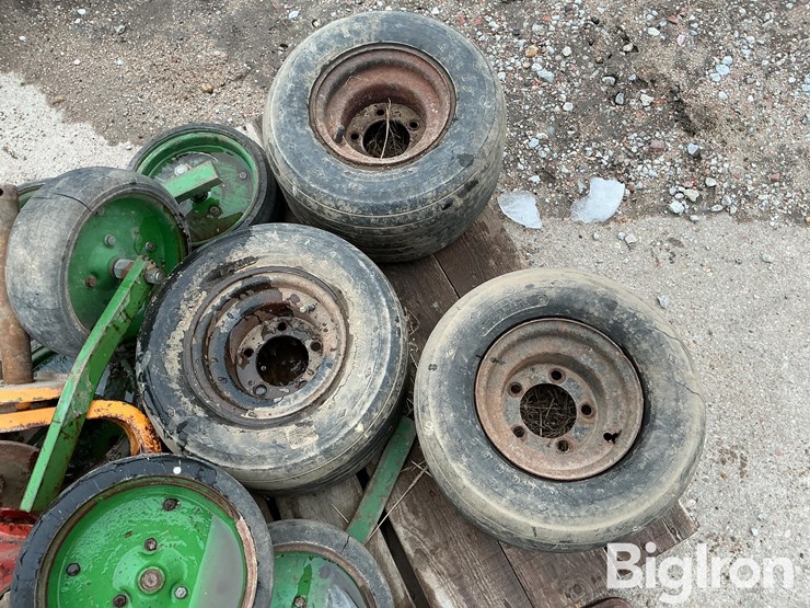 implement-row-gauge-wheels-&-brackets-image-13