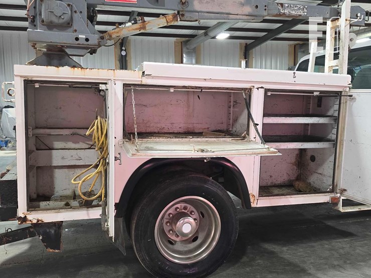 2006-ford-f550-image-18