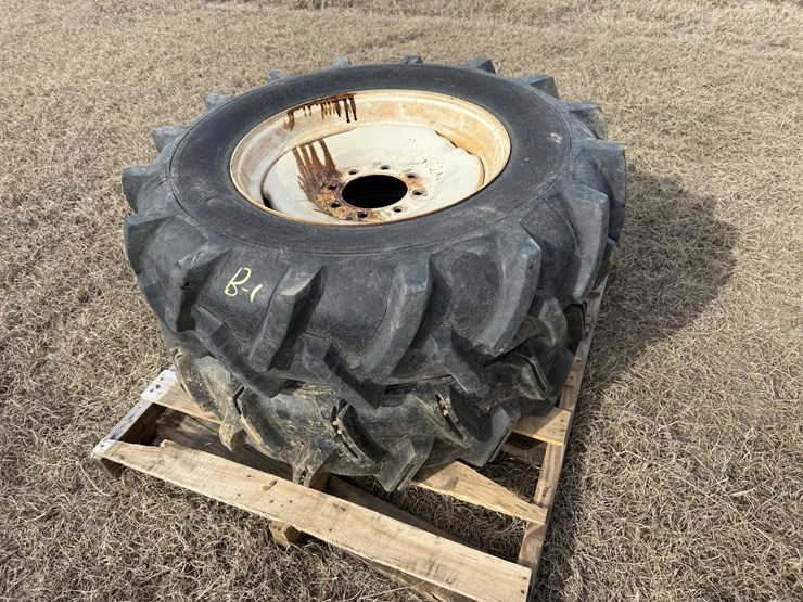 pallet-of-two-pivot-wheels-&-tires-image-1