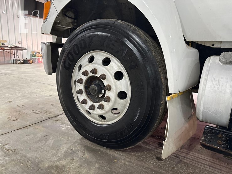 2015-ford-f750-image-36