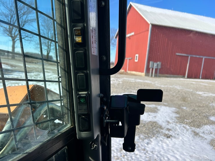 new-holland-c245-image-34