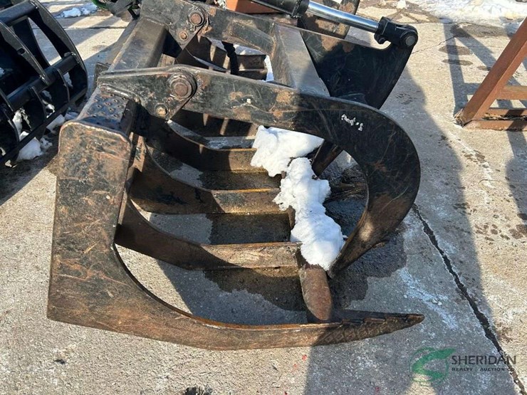 skid-steer-grapple-bucket-image-2