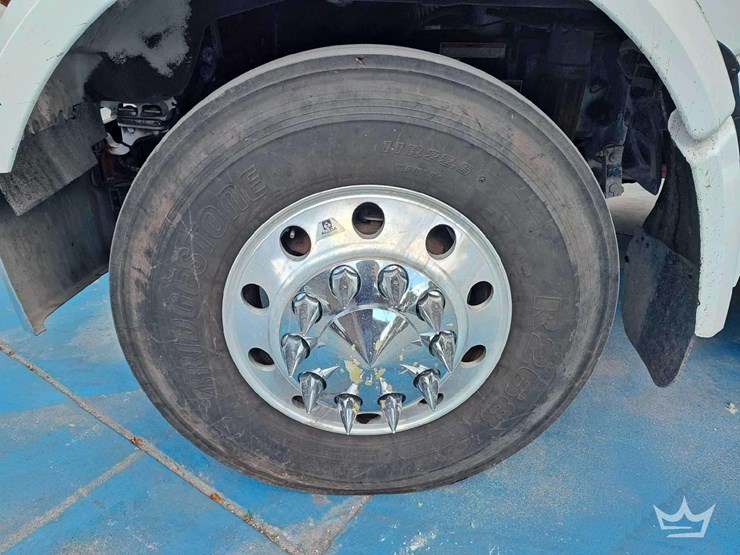 2022-peterbilt-567-t/a-wet-kit-day-cab-truck-tractor-image-47