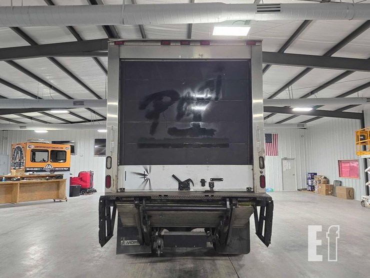 2015-hino-268-image-8