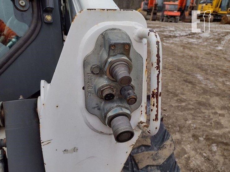 2016-bobcat-s590-image-16