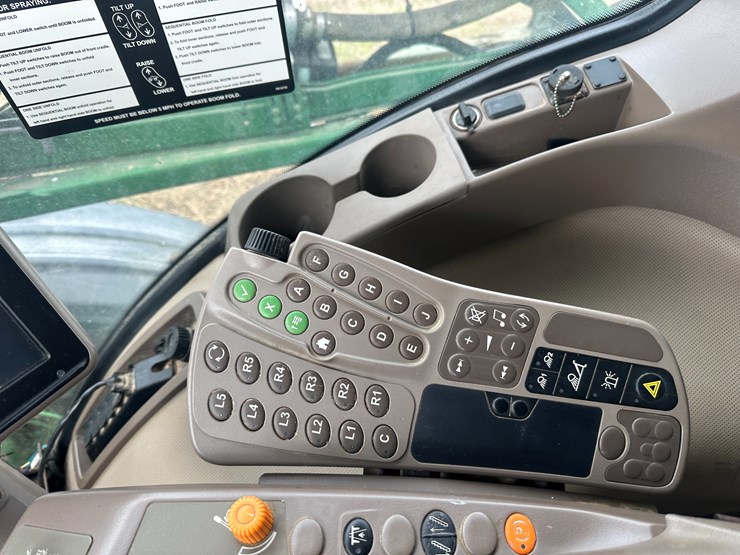 2014-john-deere-r4038-image-85