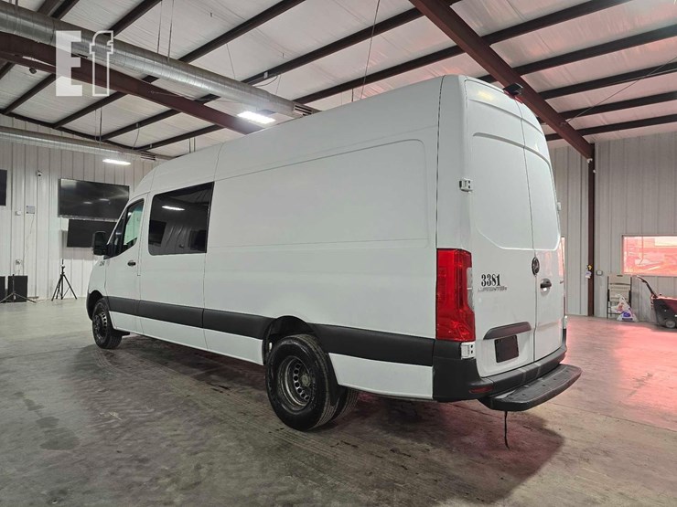 2019-mercedes-benz-sprinter-4500-image-4