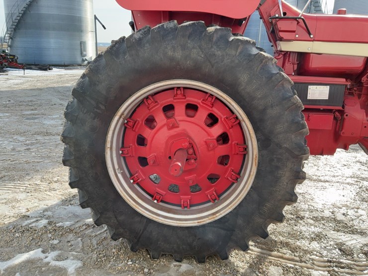 1970-ih-farmall-856-tractor-image-36