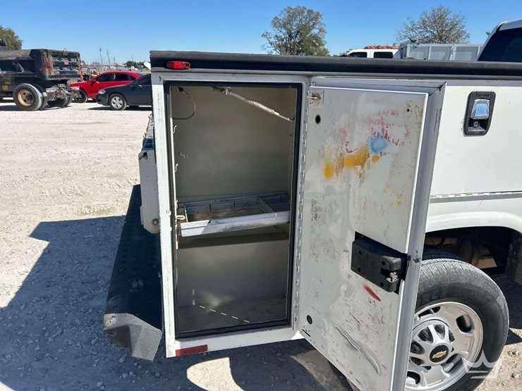 2018-chevrolet-silverado-2500hd-image-25