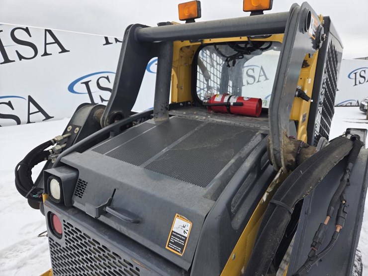 2017-deere-320e-image-19