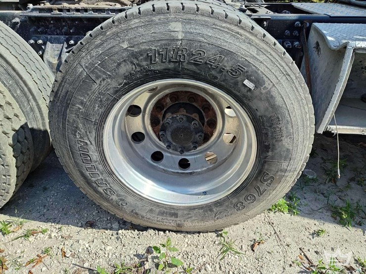 2022-mack-pinnacle-t/a-wet-kit-day-cab-truck-tractor-image-42