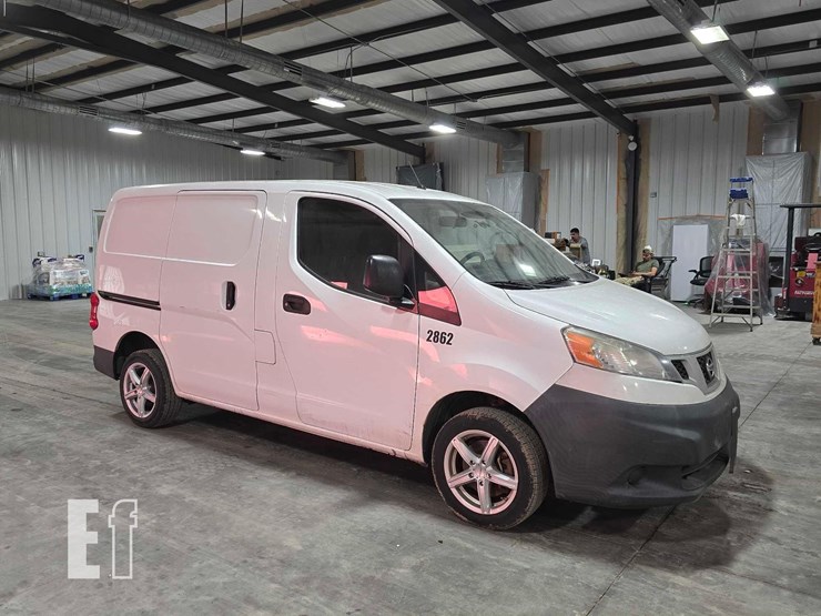 2014-nissan-nv200-image-2
