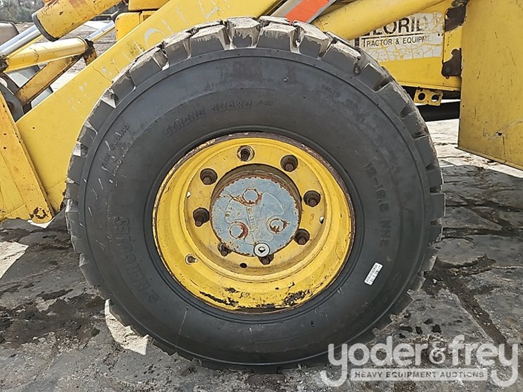 new-holland-lb110-image-13