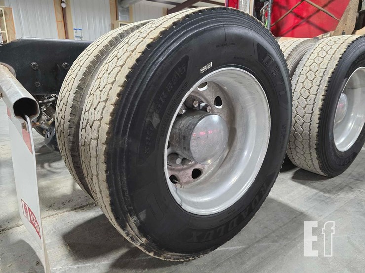 2016-kenworth-t2000-image-26