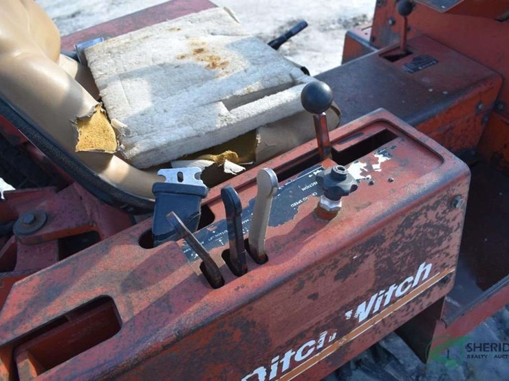 ditch-witch-350sx-image-16