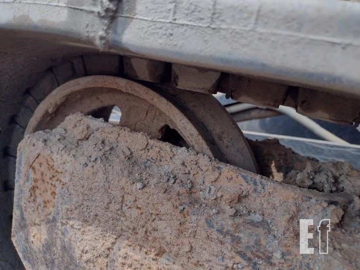 2022-deere-26g-image-32