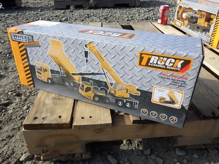 sklp-mixer-truck-toy-image-3