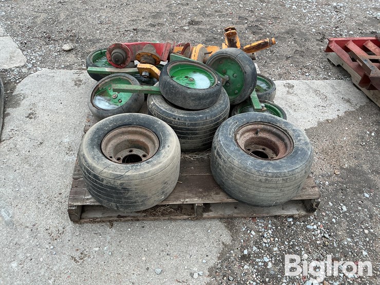 implement-row-gauge-wheels-&-brackets-image-8