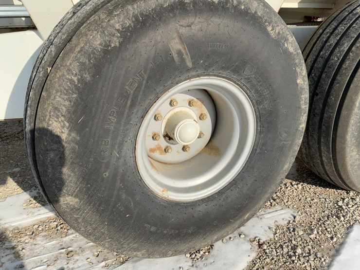 loftness-fs800-fertilizer-spreader-image-15