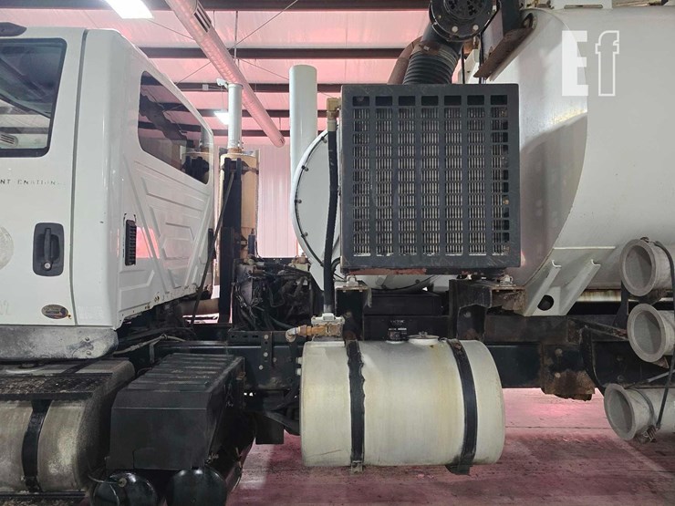 2007-international-7600-image-16