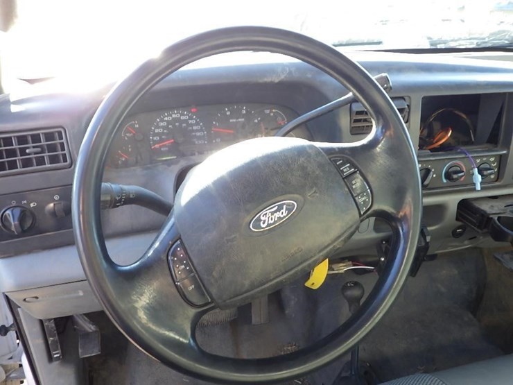 2004-ford-f550-image-17