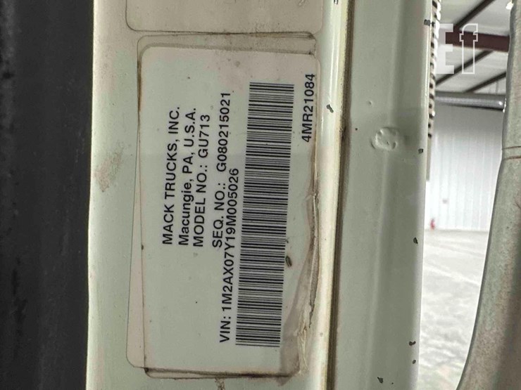 2009-mack-granite-gu713-image-38
