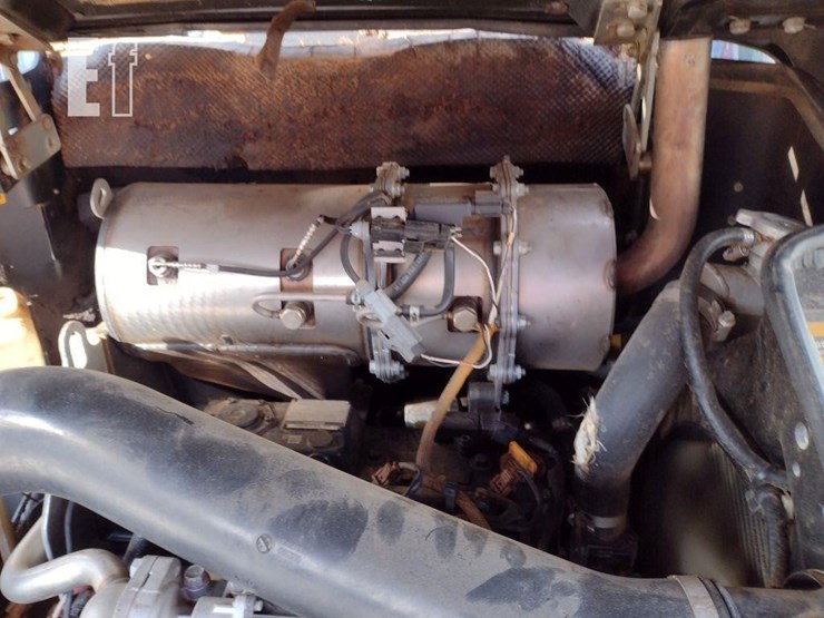 2021-deere-304l-image-28