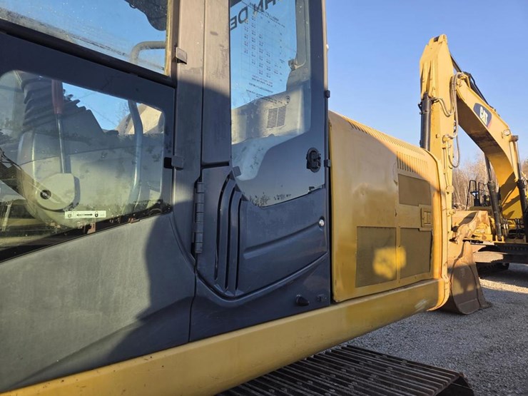 2012-deere-160d-lc-image-27