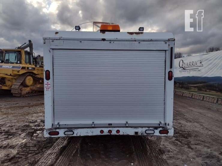 2008-peterbilt-365-image-4