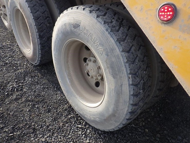 2001-peterbilt-357-image-36