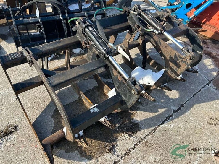 skid-steer-grapple-bucket-image-1