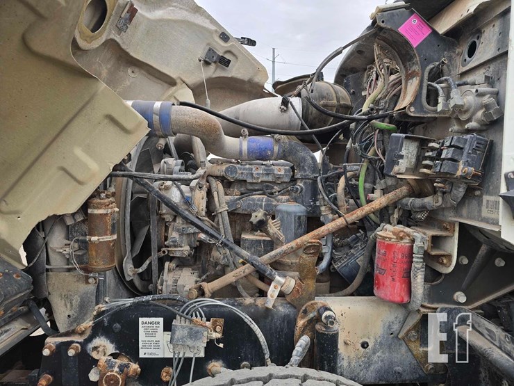 2007-mack-granite-cv713-image-23