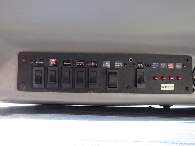 1997-freightliner-fl70-image-32