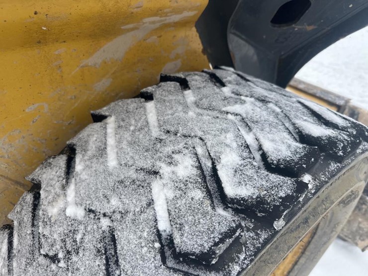 2017-deere-320e-image-49