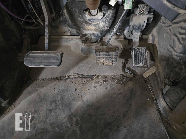 2012-mack-granite-gu713-image-11