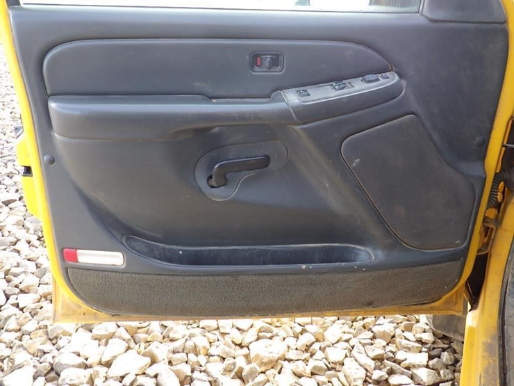 2004-chevrolet-2500-image-15