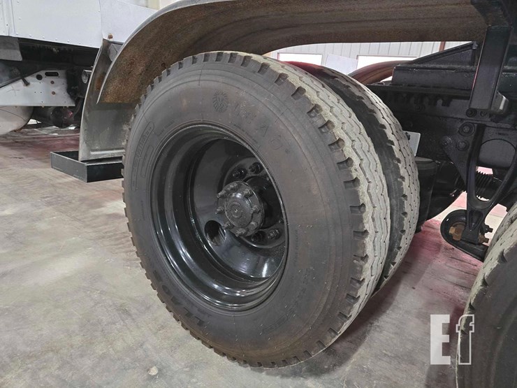 2005-international-9400-image-18