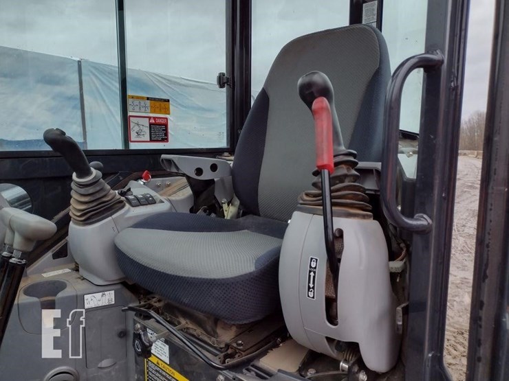 2023-deere-30g-image-13