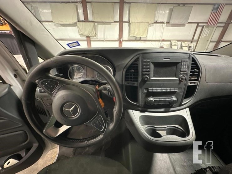 2017-mercedes-benz-metris-image-12