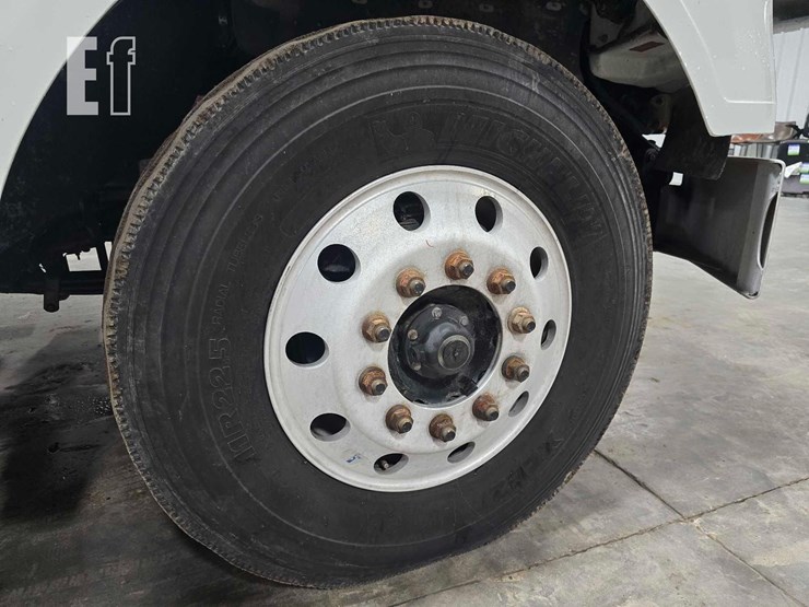 2020-freightliner-122sd-image-27