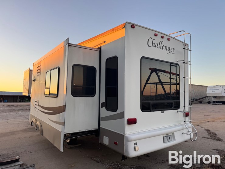 2009-keystone-challenger-32-sat-5th-wheel-camper-trailer-image-7