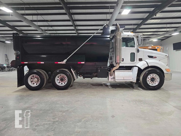 2009-peterbilt-384-image-6