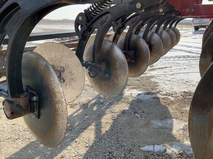 case-ih-870-ecolo-tiger-disc-ripper-image-35